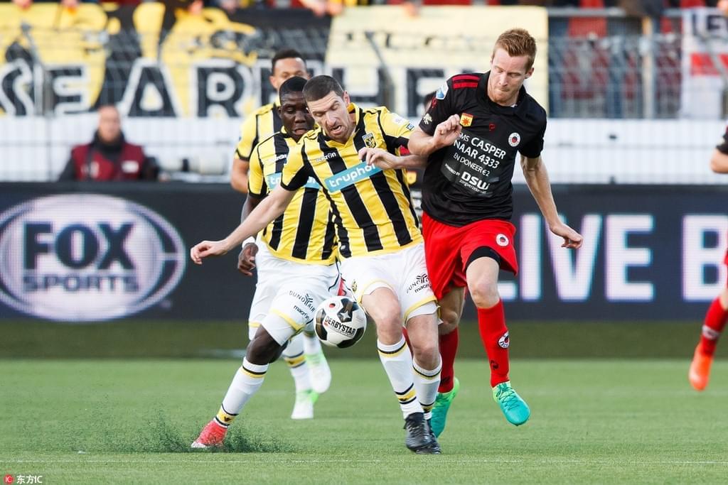 两人有一个 两人有一个