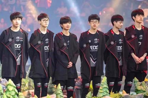 前锋在小组 前锋在小组